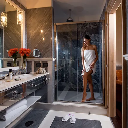 The At The Spanish Steps Řím