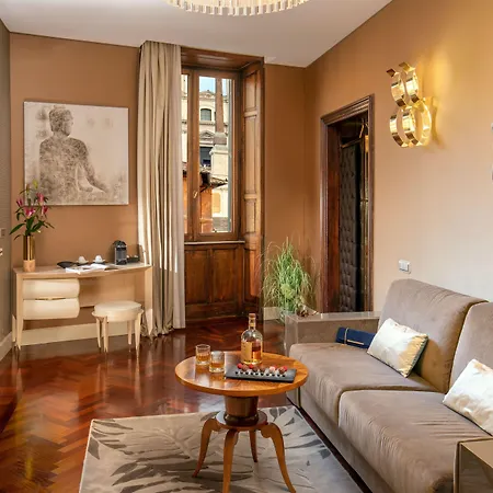 The At The Spanish Steps Řím