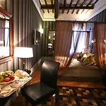 게스트하우스 The At The Spanish Steps 4*